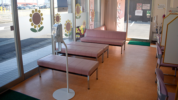 ひまわり薬局善通寺の待合スペース