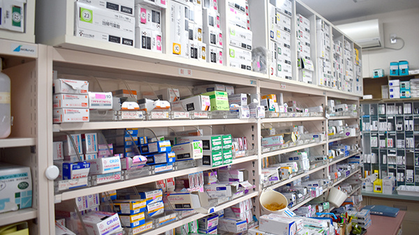 ひまわり薬局善通寺の薬棚