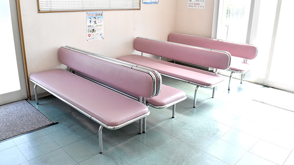 ひまわり調剤薬局高瀬の待合スペース