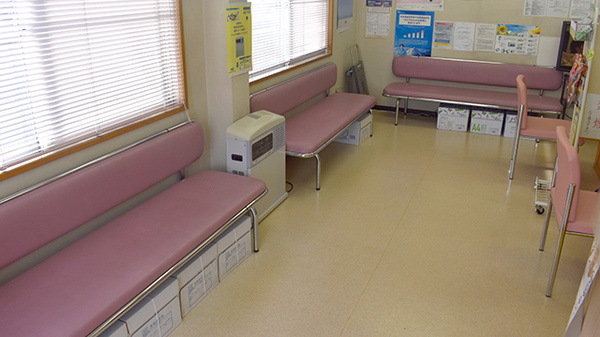 株式会社西部ファーマシーひまわり調剤薬局三豊の待合スペース