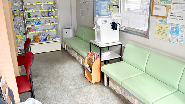 ひまわり調剤薬局豊中の待合スペース