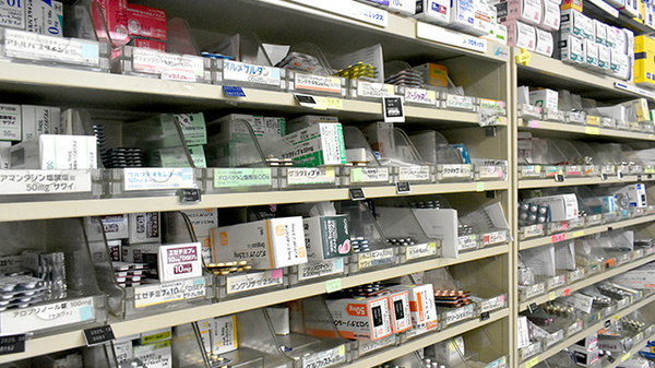 ひまわり薬局西香川の薬棚