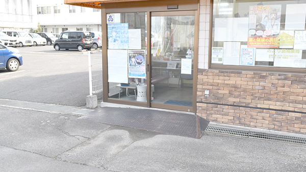 みどり調剤薬局の入口