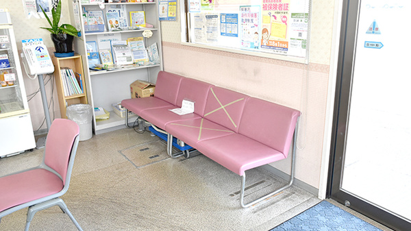 みどり調剤薬局の待合スペース