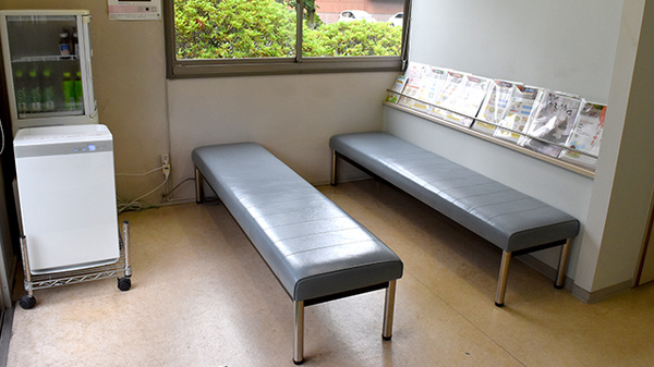 わかば調剤薬局仲南店の待合スペース