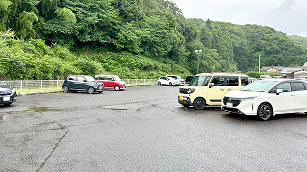 わかば調剤薬局仲南店の駐車場