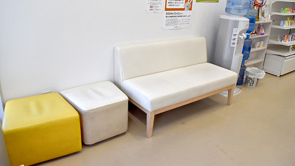 あかね薬局六泉寺店の待合スペース