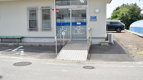 芸西薬局の入口