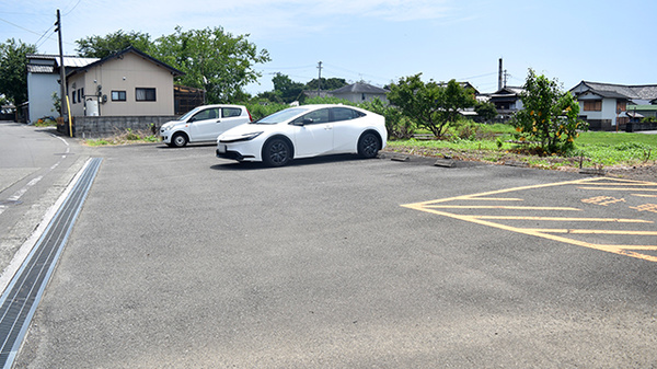 芸西薬局の駐車場
