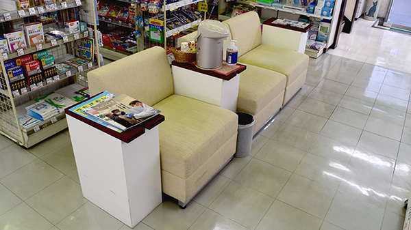 あさひ薬局の待合スペース