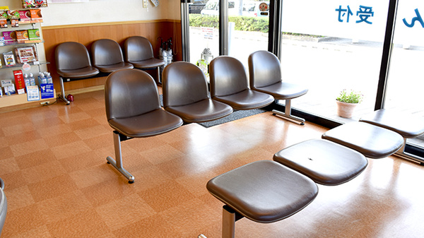 アルバ薬局の待合スペース