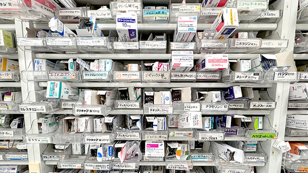 株式会社ドンキー薬局の薬棚