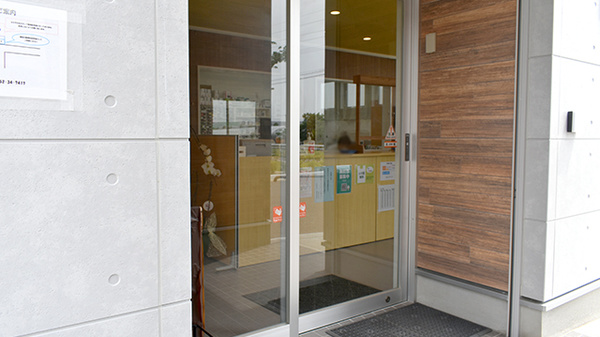 ひよこ薬局の入口