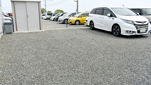 ひよこ薬局の駐車場
