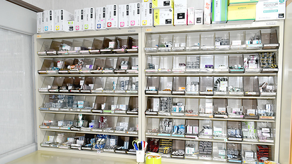有限会社まつばら薬局の薬棚