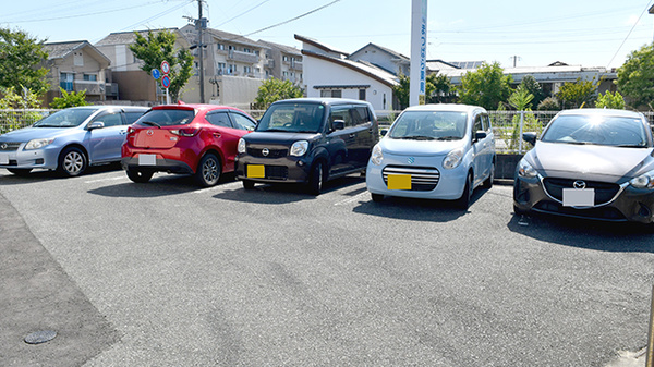 有限会社まつばら薬局の駐車場