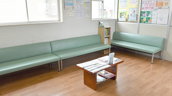 ヤマト薬局尼寺店の待合スペース