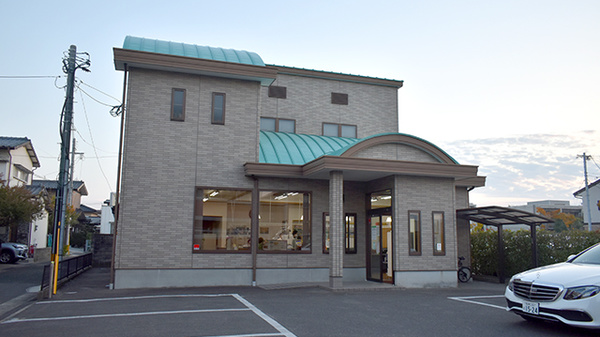 有限会社伊勢薬局本庄店の外観