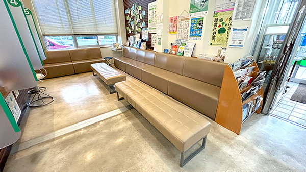 佐賀北薬局の待合スペース