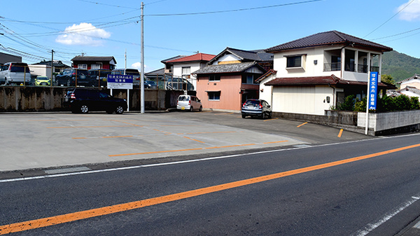 信衆堂調剤薬局の駐車場