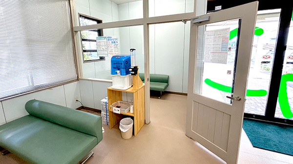 佐賀北薬局 大和店の感染予防待合スペース