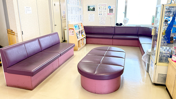 花・花薬局伊奈店の待合スペース