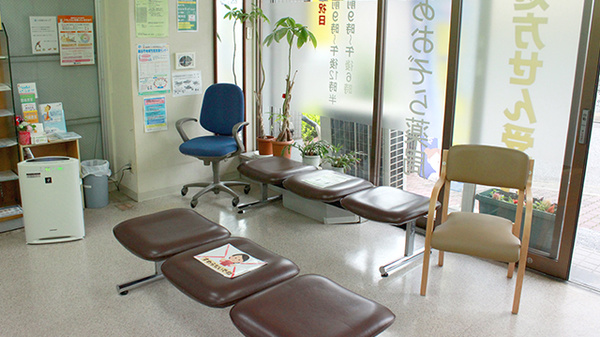 あおぞら薬局せんげん台店の待合スペース