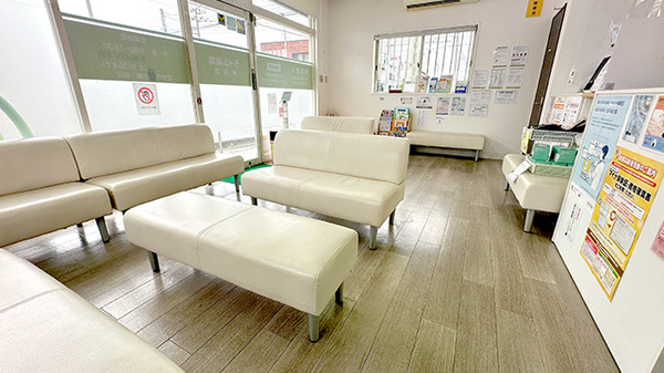 ライム薬局本庄店の待合スペース