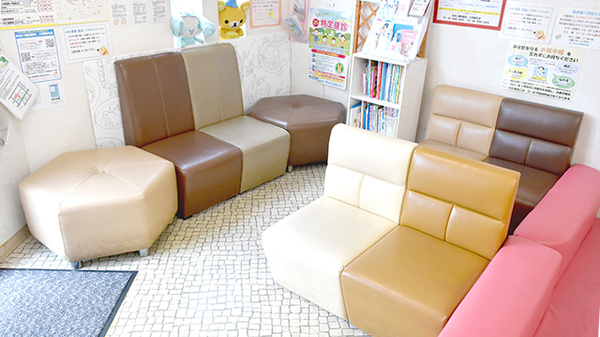 あおい調剤薬局 入間東町店の待合スペース