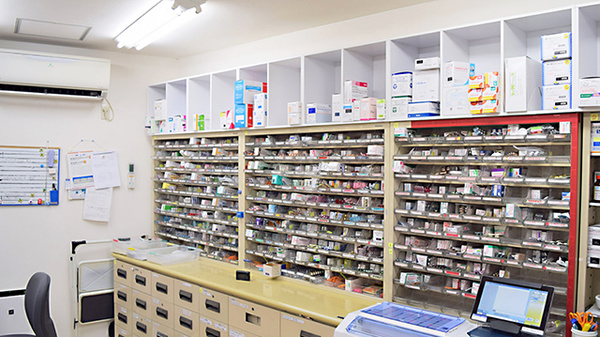 あおい薬局　北店の薬棚