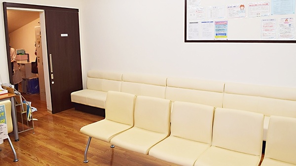 あおい薬局　北店の待合スペース