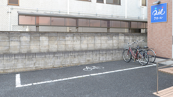 クオール薬局あすなろ店の駐輪場