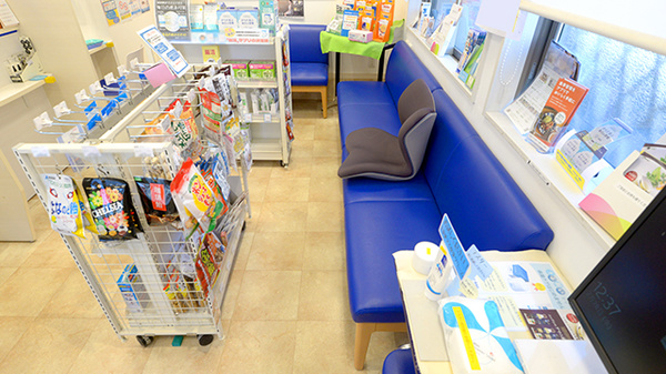 クオール薬局 幸手西口店の待合スペース