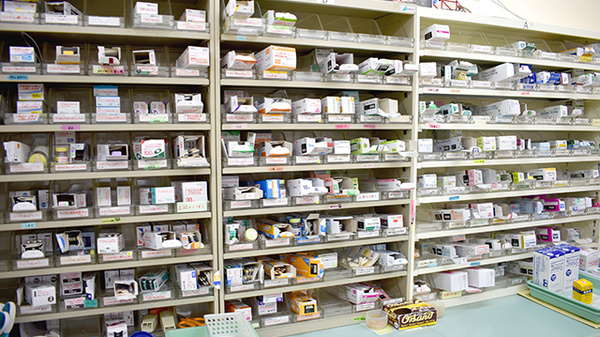 かしわ薬局の薬棚