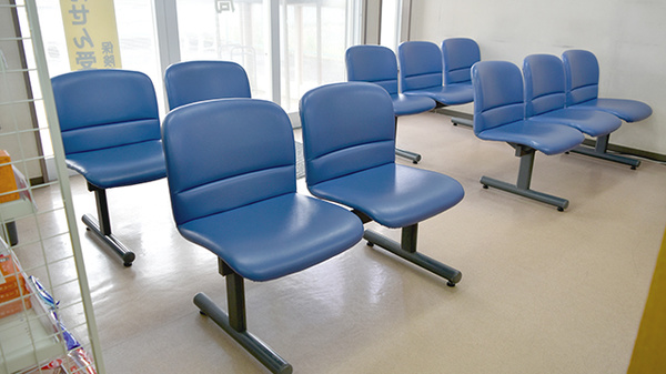かみや薬局の待合スペース