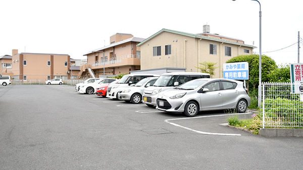 かみや薬局の駐車場