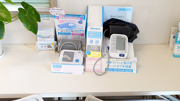 クオール薬局かみごう店の血圧計