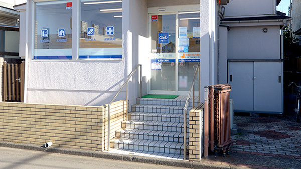 クオール薬局西宮下店の入口