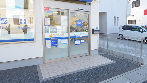 クオール薬局熊谷店の入口