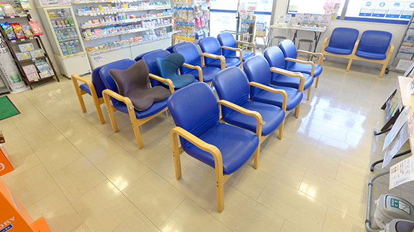 クオール薬局熊谷店の待合スペース
