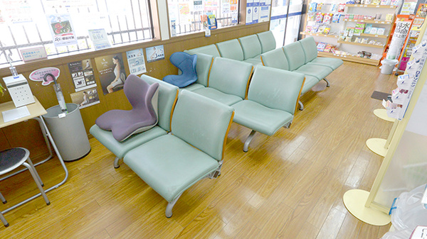 クオール薬局川越店の待合スペース