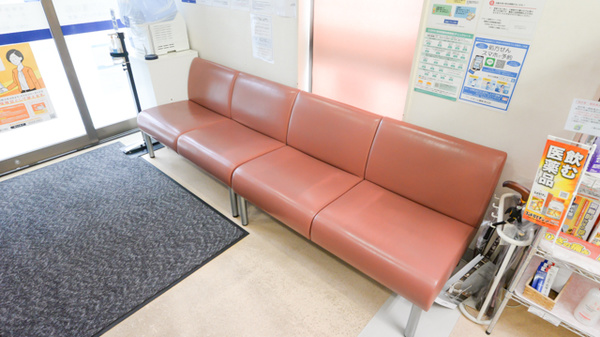 クオール薬局秩父店の待合スペース
