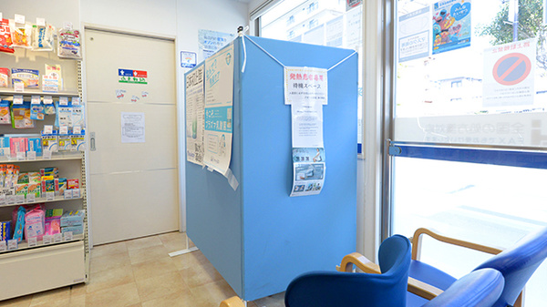 クオール薬局本川越店の感染予防待合スペース