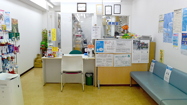 くすり箱薬局の受付/カウンター