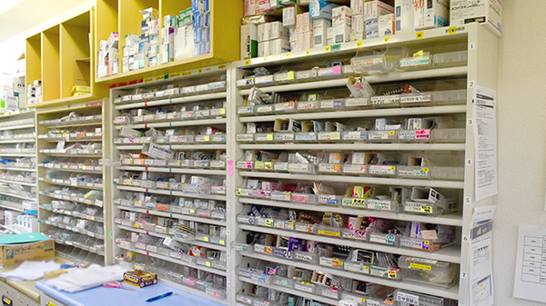 くすり箱薬局の薬棚