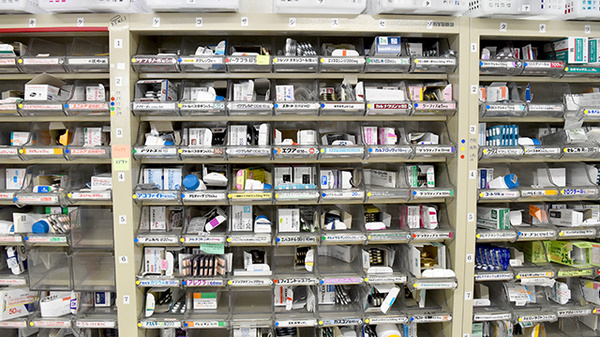 株式会社　ことぶき薬局の薬棚