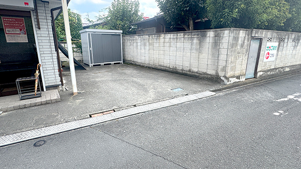 サンワ薬局の駐車場