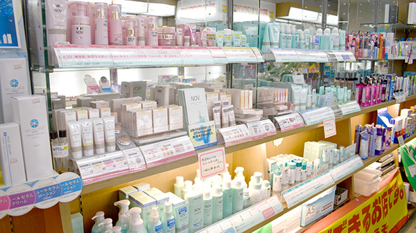 ケイ薬局パレスホテル店の化粧品