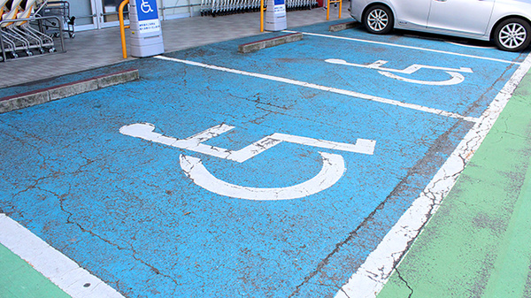 スギ薬局　北入曽店の駐車場