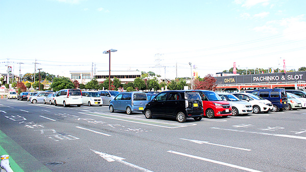スギ薬局　北入曽店の駐車場